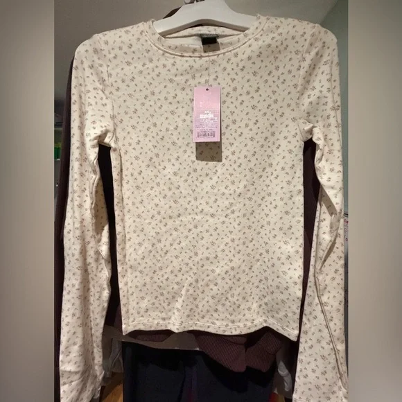 2 XS Tops - Picture 5 of 6